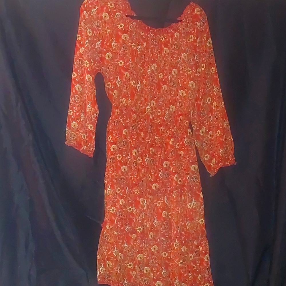 Ruffle dress, size L, goes great with some cowboy boots I love this dress